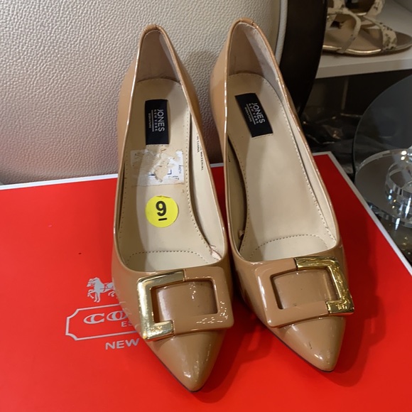 Jones New York high Heel fairly used in good condition . - Picture 8 of 11